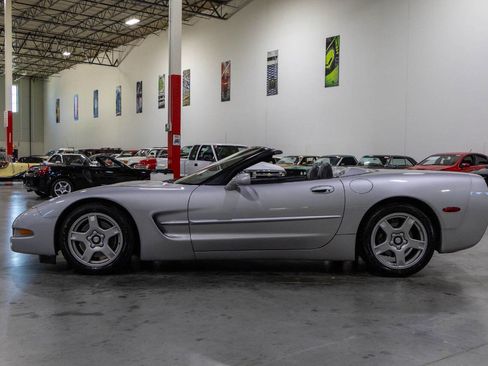 Used 1999 Chevrolet Corvette Convertible w/ Memory Pkg RWD image 3