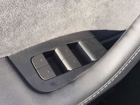 Used 2023 Tesla Model Y Performance image 22