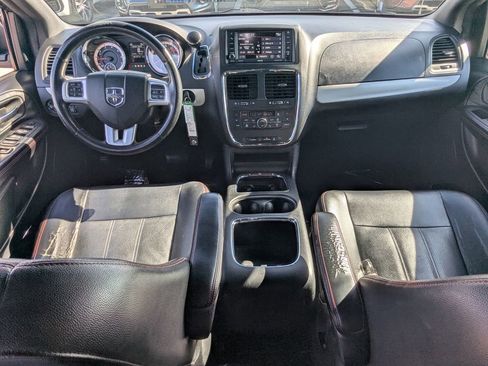Used 2017 Dodge Grand Caravan GT image 2