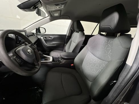Used 2022 Toyota RAV4 XLE image 13