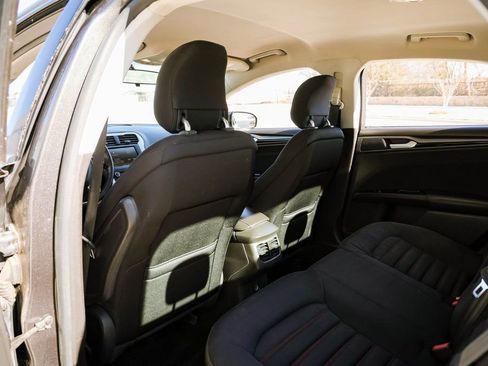 Used 2015 Ford Fusion SE image 27