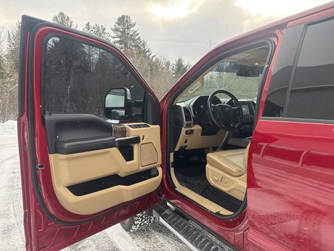 Used 2019 Ford F250 Lariat w/ Chrome Package image 12