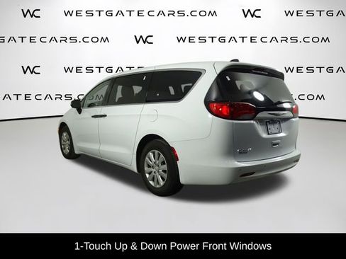 Used 2021 Chrysler Voyager L image 5