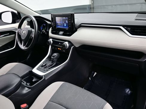 Used 2020 Toyota RAV4 XLE w/ XLE Grade Weather Package AWD/4WD image 15