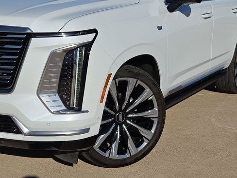 Used 2026 Cadillac Escalade Platinum Luxury w/ LPO, Floor Liner Package AWD/4WD image 7