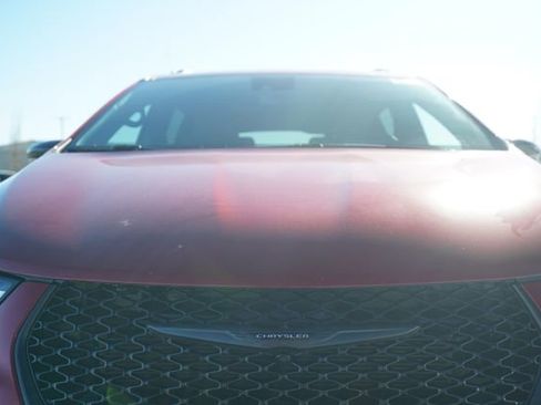 New 2026 Chrysler Pacifica Limited w/ Uconnect Theater Family Group image 38