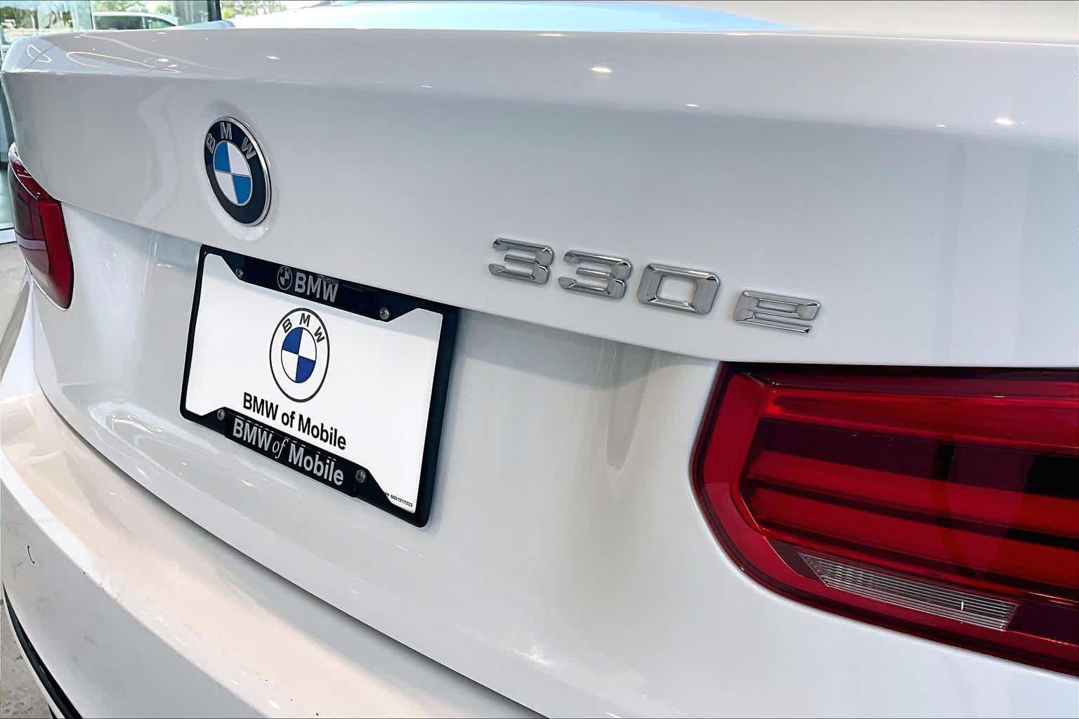 Used 2017 BMW 330e RWD image 9