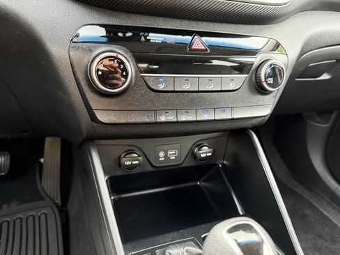 Used 2019 Hyundai Tucson SE image 19