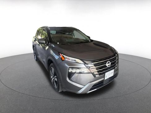 Used 2026 Nissan Rogue SL AWD/4WD image 3