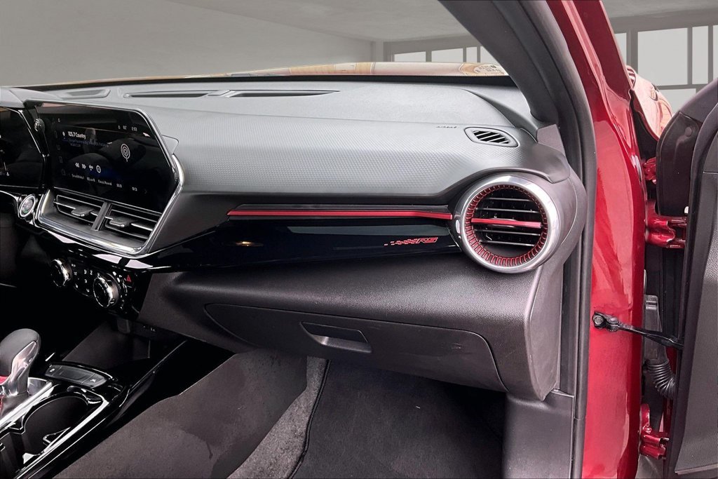 Used 2025 Chevrolet Trax RS w/ Driver Confidence Package FWD image 25
