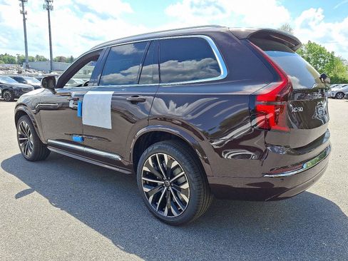 New 2025 Volvo XC90 T8 Core image 3