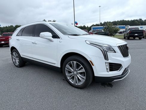 Used 2025 Cadillac XT5 Premium Luxury AWD/4WD image 2