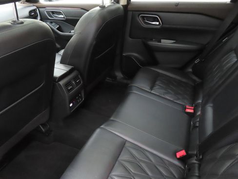 Used 2021 Nissan Rogue Platinum FWD image 23