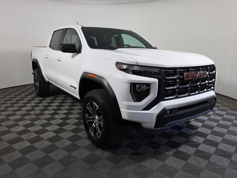 Used 2023 GMC Canyon AT4 w/ AT4 Premium Package AWD/4WD image 3