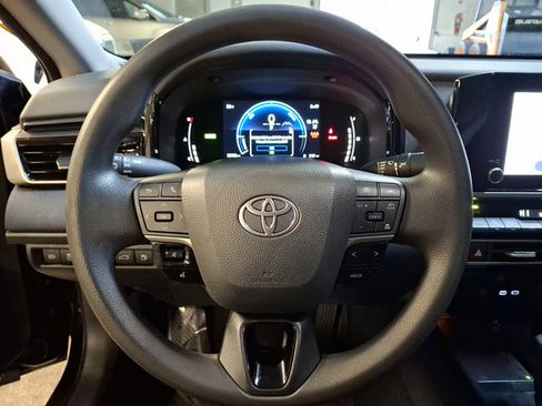 Used 2025 Toyota Camry LE image 18