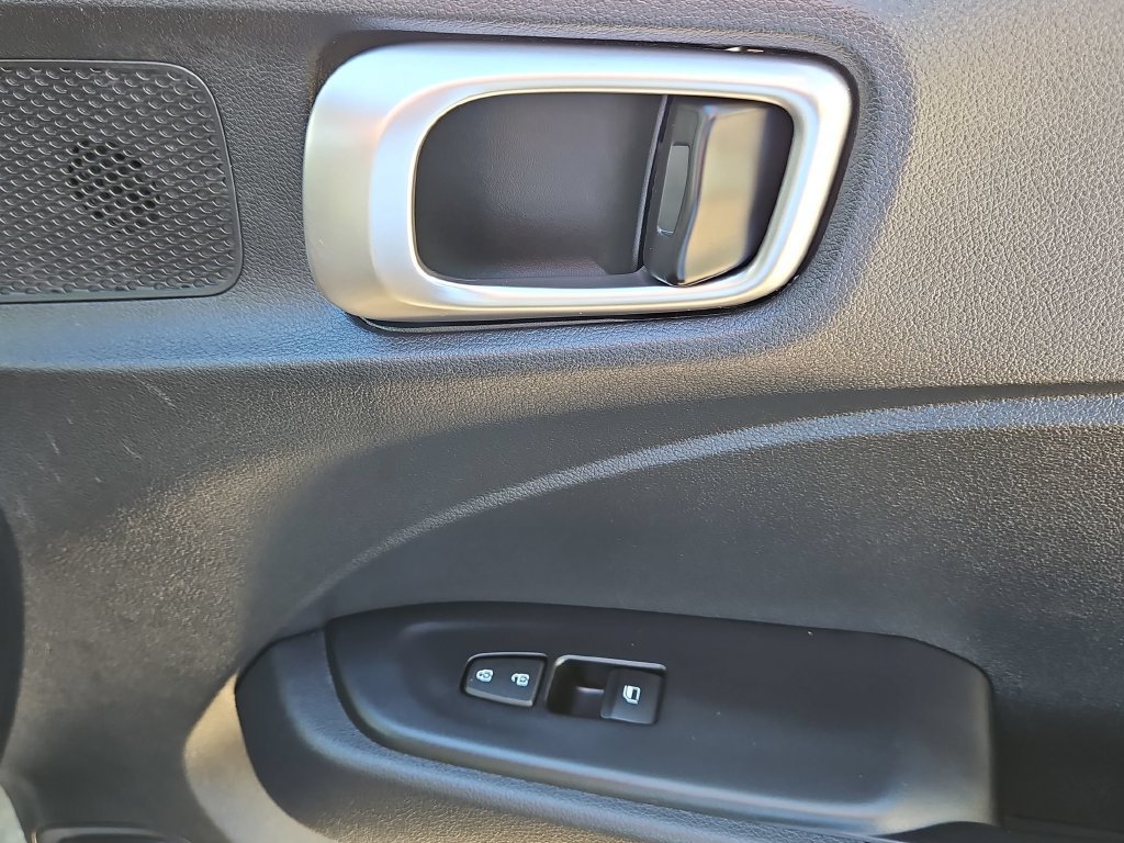Used 2025 Hyundai Venue SEL FWD image 34