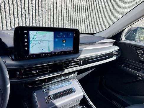 New 2025 Lincoln Aviator AWD w/ Jet Appearance Package image 24