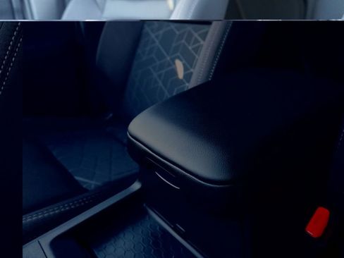 Used 2025 Nissan Frontier SV image 26