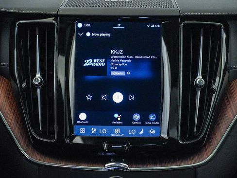 Certified 2023 Volvo XC60 T8 Ultimate AWD/4WD image 15