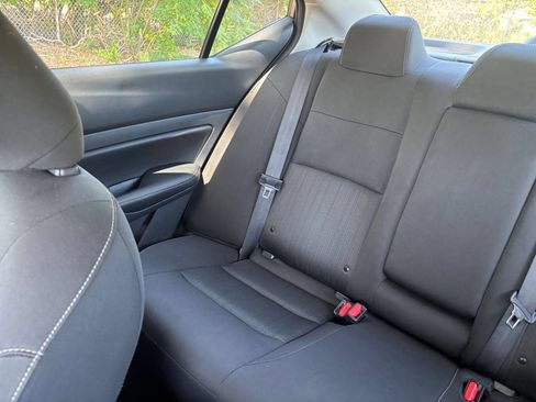 Used 2025 Nissan Altima 2.5 SV FWD image 40