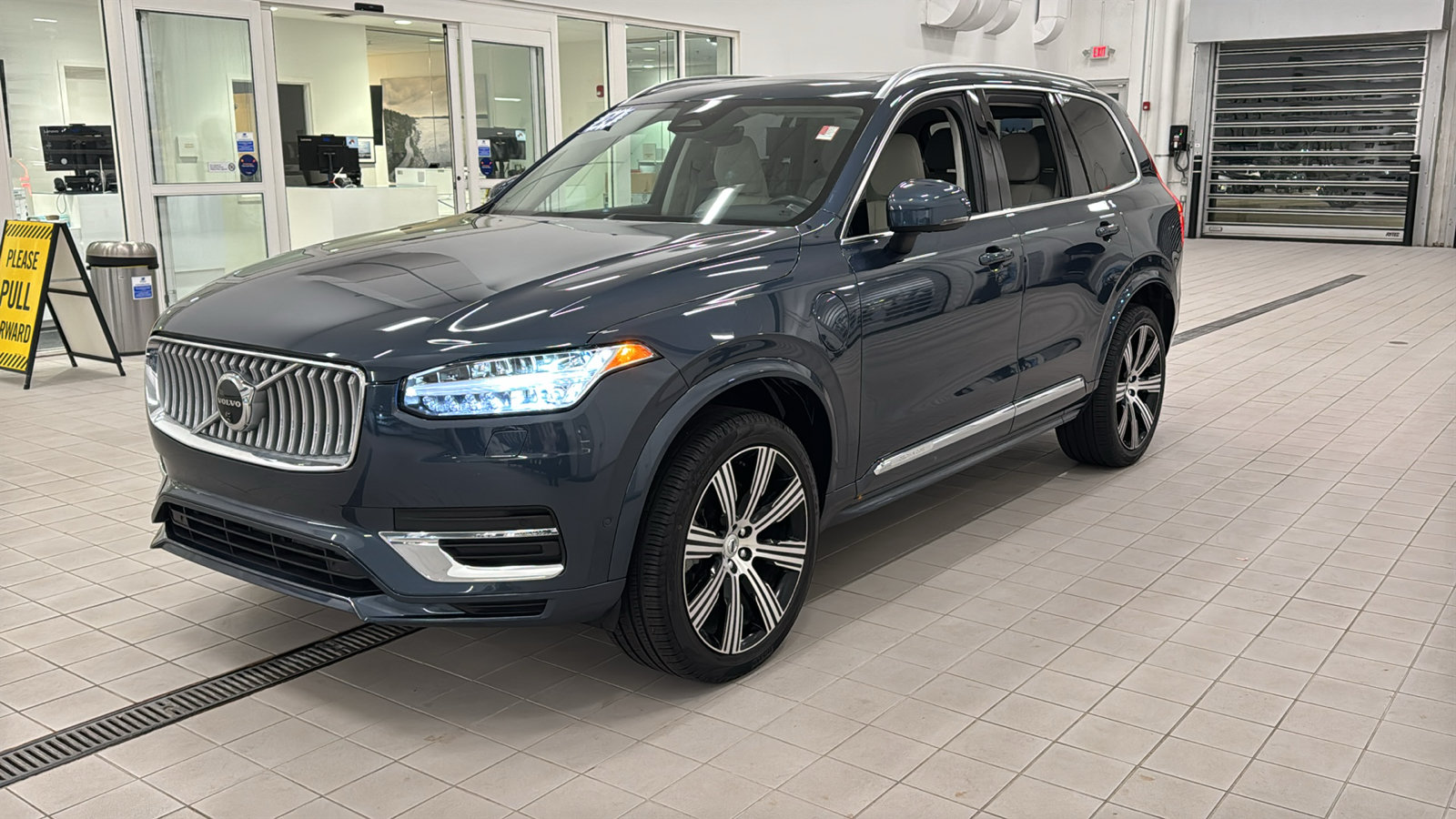 Used 2024 Volvo XC90 T8 Plus AWD/4WD image 9