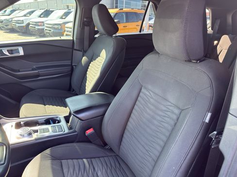 Used 2020 Ford Explorer XLT RWD image 13