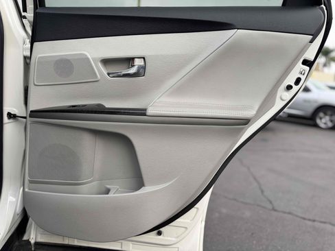 Used 2015 Toyota Venza XLE w/ XLE Premium Package image 40