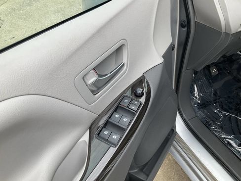 Used 2017 Toyota Sienna image 11