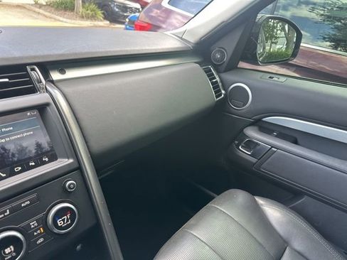 Used 2020 Land Rover Discovery Landmark image 16