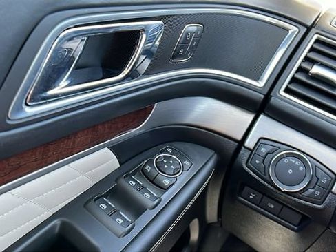 Used 2017 Ford Explorer Platinum AWD/4WD image 35