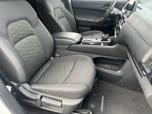 Used 2025 Nissan Pathfinder SV FWD image 11