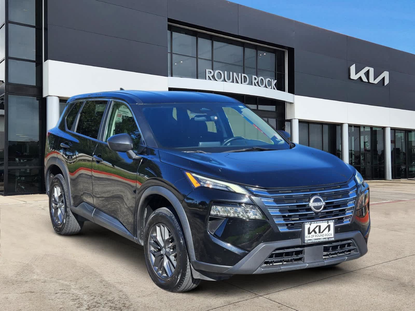 Used 2024 Nissan Rogue S FWD image 3