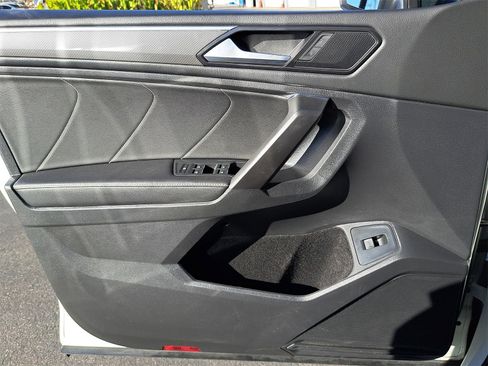 Certified 2022 Volkswagen Tiguan SE R-Line image 29