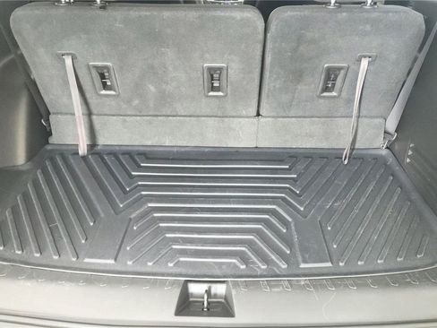 Used 2018 Chevrolet Traverse LT FWD image 36