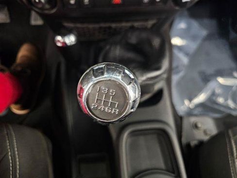 Used 2017 Jeep Wrangler Unlimited Sahara AWD/4WD image 19