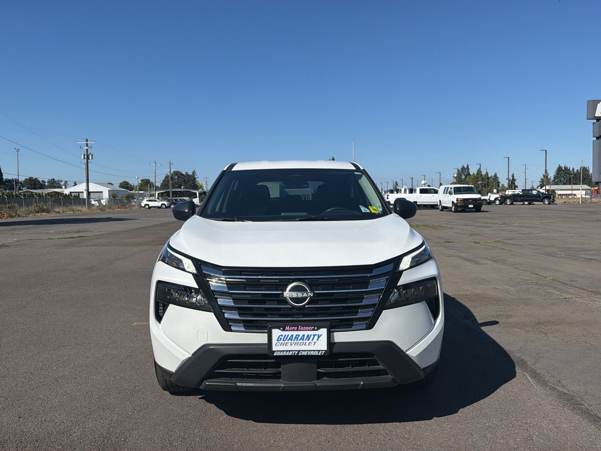 Used 2025 Nissan Rogue S AWD/4WD image 2