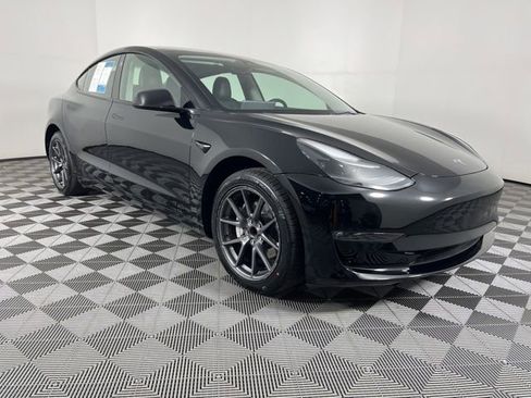Used 2023 Tesla Model 3 Standard Range RWD image 3