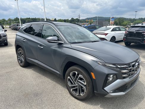 Used 2025 Hyundai Tucson Limited AWD/4WD image 1