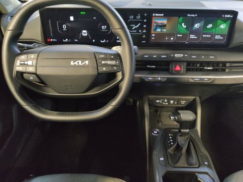 Used 2025 Kia K4 EX FWD image 22