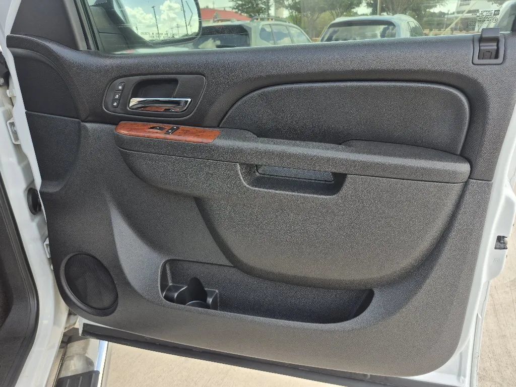 Used 2012 Chevrolet Tahoe LTZ RWD image 19