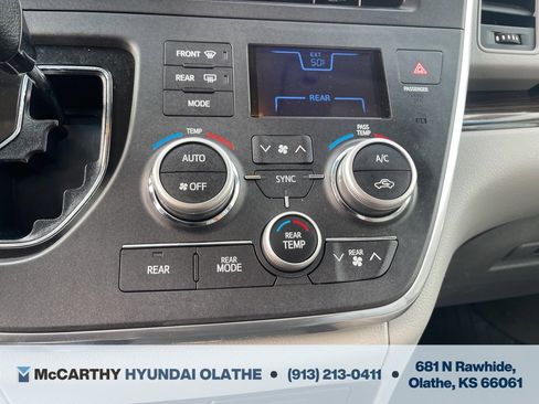 Used 2017 Toyota Sienna XLE image 30