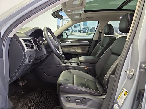 Certified 2023 Volkswagen Atlas SE FWD image 16