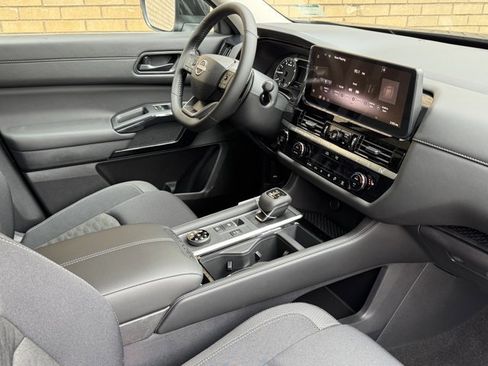 New 2026 Nissan Pathfinder SV image 6