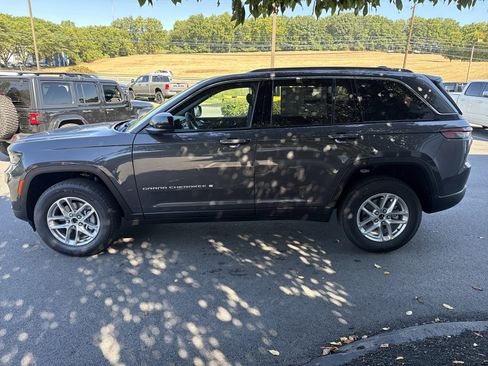 New 2025 Jeep Grand Cherokee Laredo X w/ Luxury Tech Group I image 6