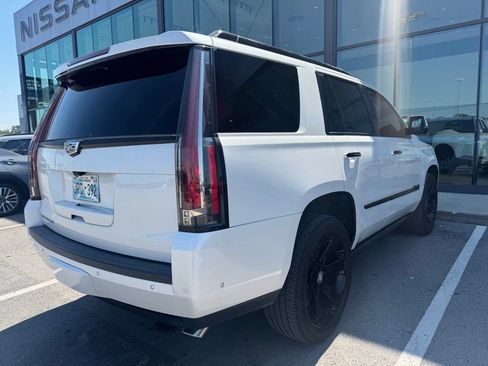 Used 2018 Cadillac Escalade Platinum AWD/4WD image 5