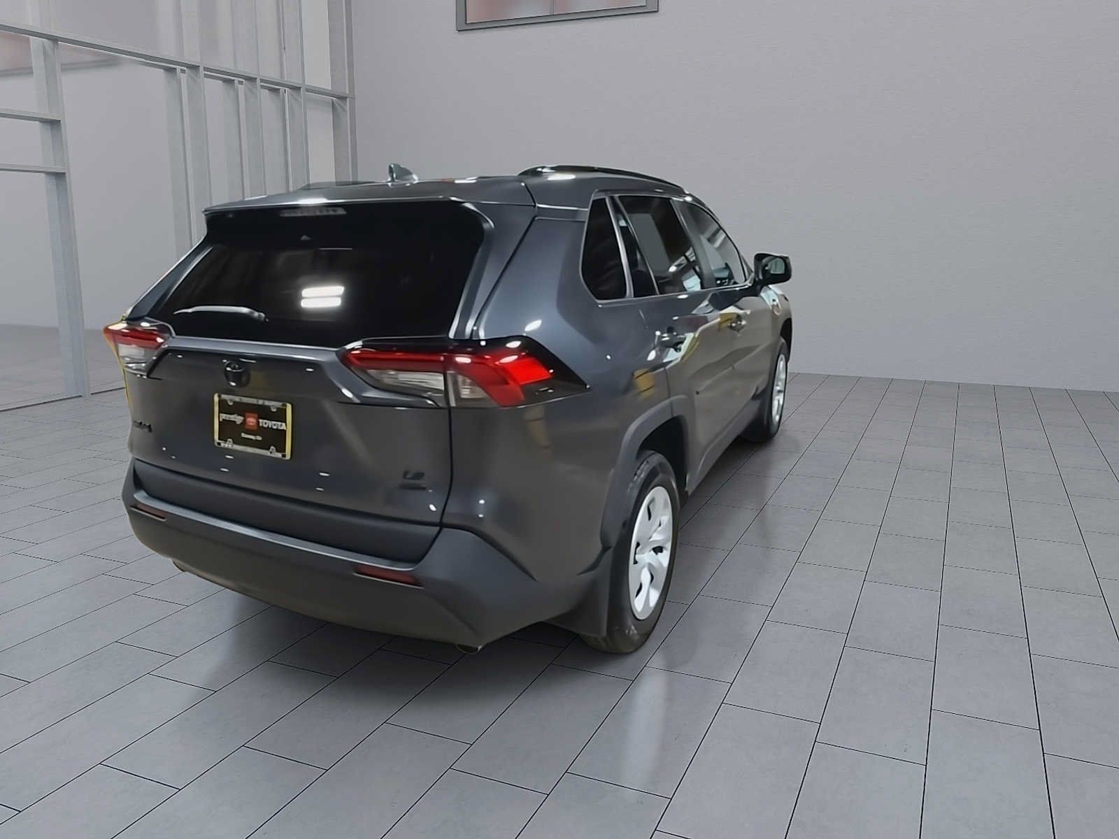 Used 2019 Toyota RAV4 LE AWD/4WD image 8