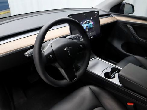 Used 2024 Tesla Model Y Long Range AWD/4WD image 27