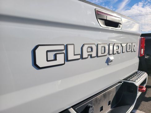 Used 2022 Jeep Gladiator Rubicon w/ Trailer Tow Package AWD/4WD image 7