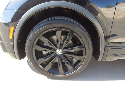 Used 2021 Volkswagen Tiguan S image 4