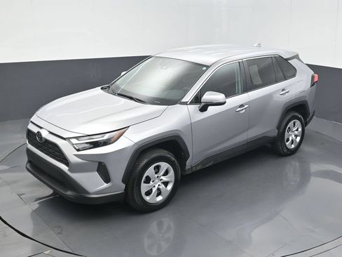 Used 2025 Toyota RAV4 LE AWD/4WD image 9